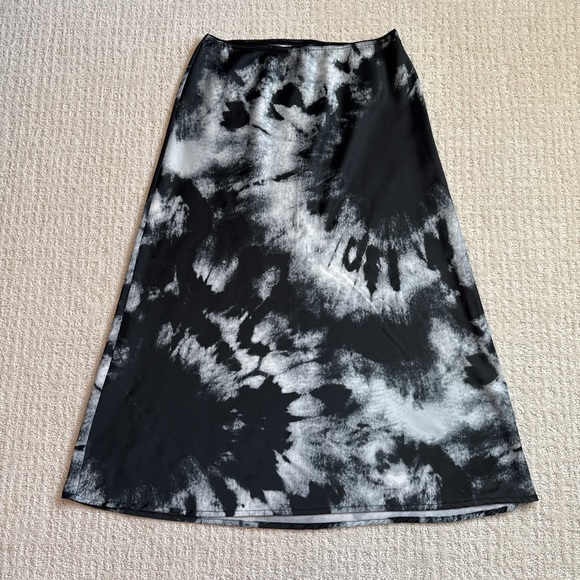 wild fable Dresses & Skirts - Wild Fable Tie-Dye Midi Skirt